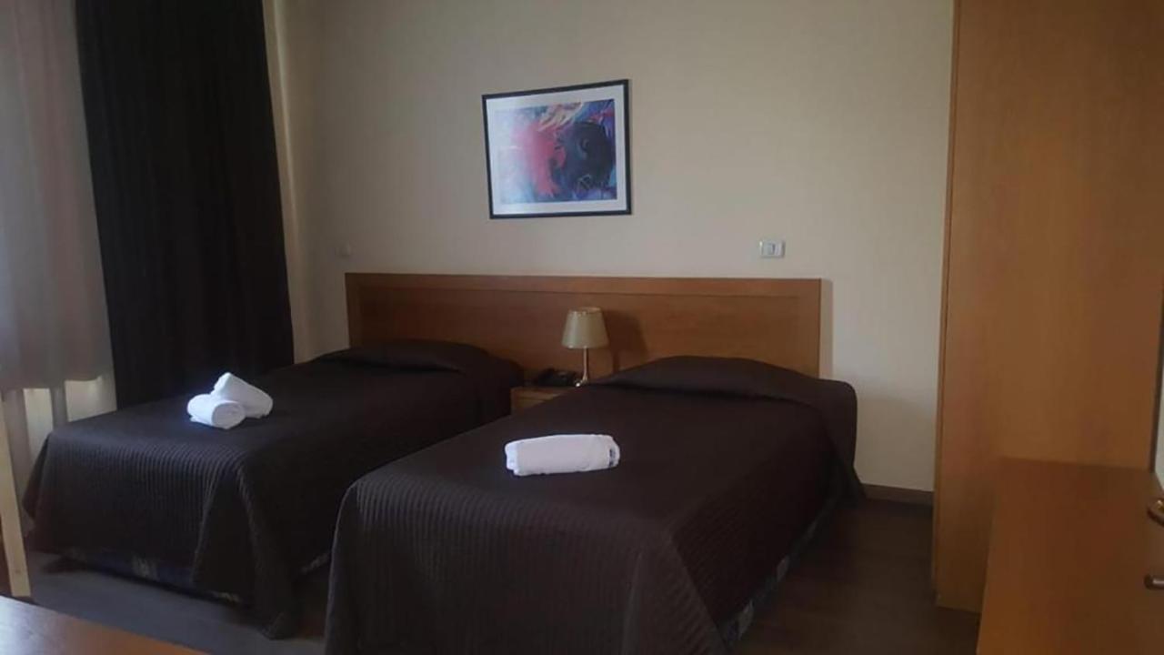 Hotel Doro City Tiranë Ngoại thất bức ảnh