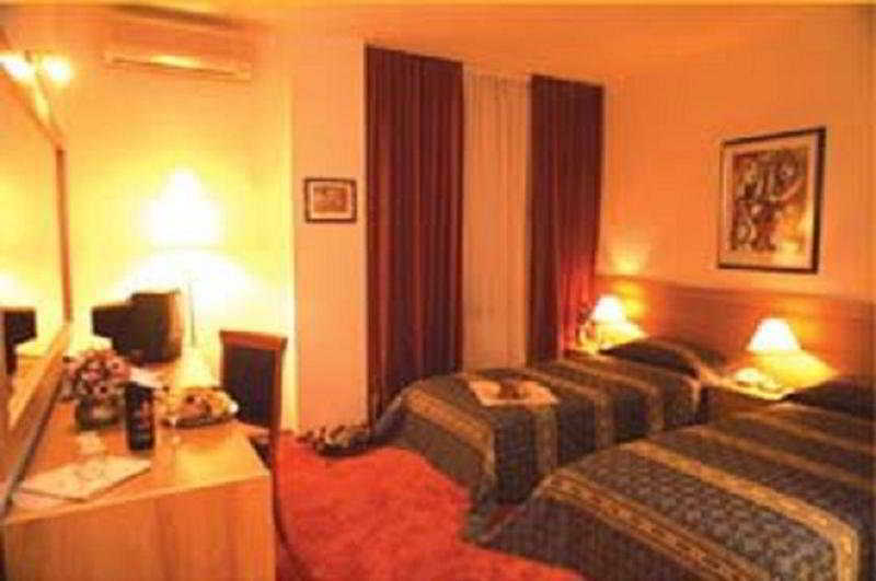 Hotel Doro City Tiranë Ngoại thất bức ảnh